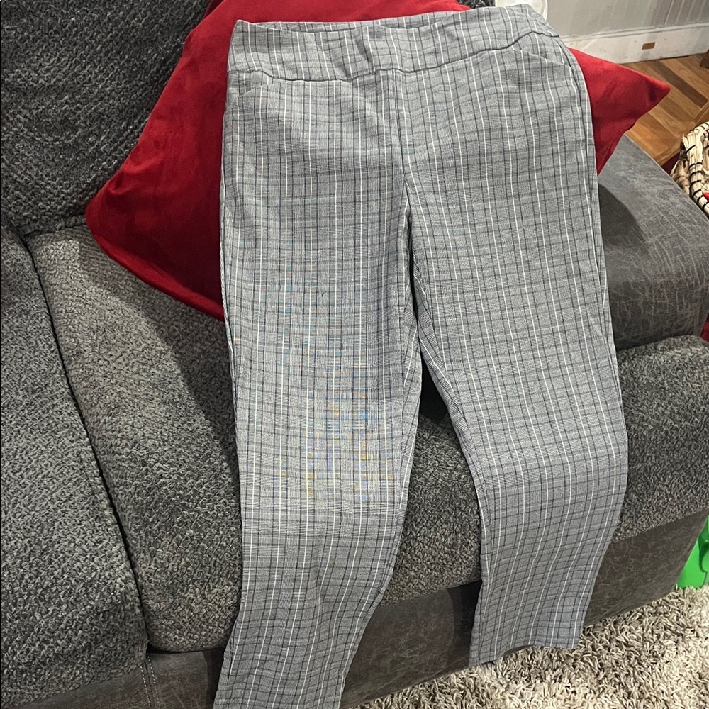 Bella Rose Closet Gray Checkered Straight Leg Pants